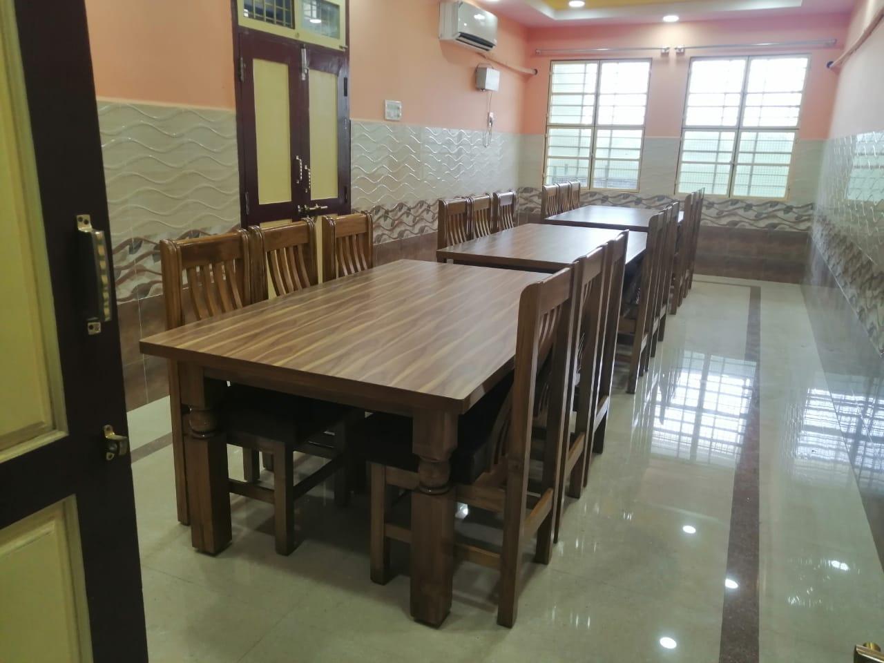 DINING TABLE   FOR HOTELS