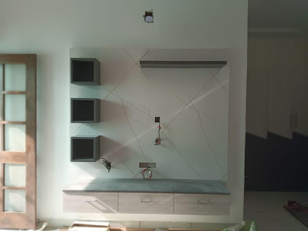 Wall -mounted Tv unit 4